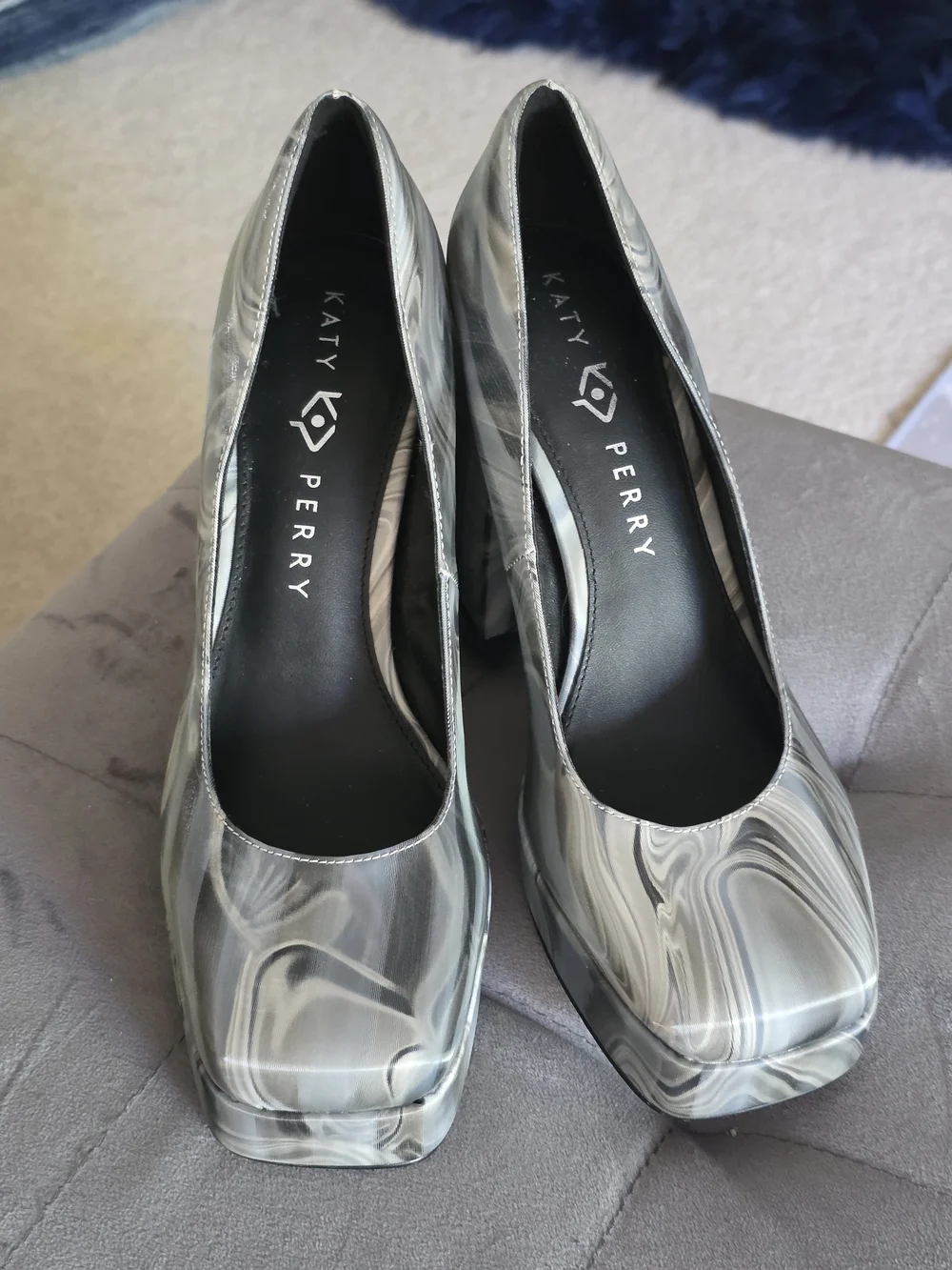 Katy Perry Uptown Pump Platform Heels in Marble Gray/ Silver Size 7.5
